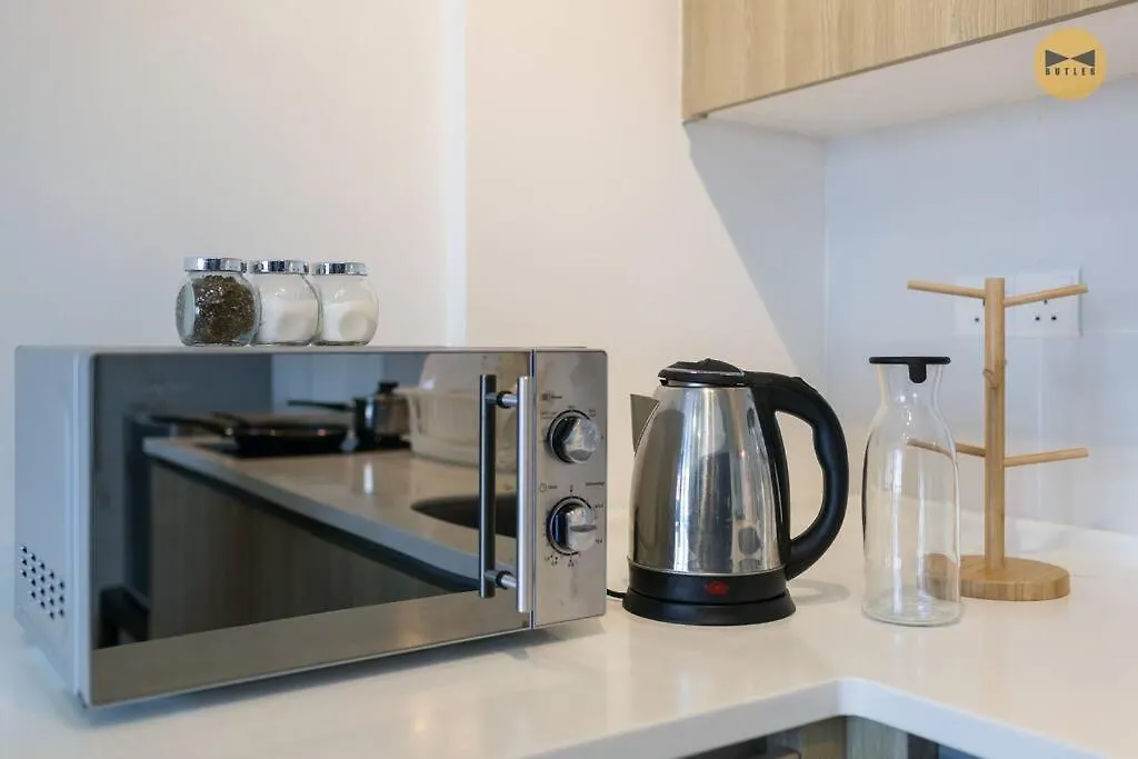 Navy Studio At Tropicana 218 At Central Location & Food Hunt Friendly George Town Apartment