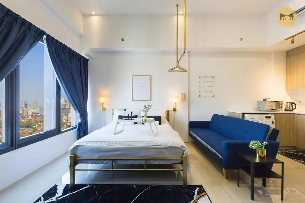 Navy Studio At Tropicana 218 At Central Location & Food Hunt Friendly George Town