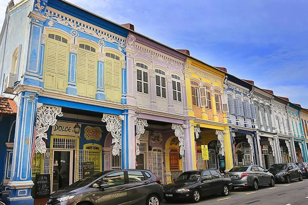 Navy Studio At Tropicana 218 At Central Location & Food Hunt Friendly George Town Apartment